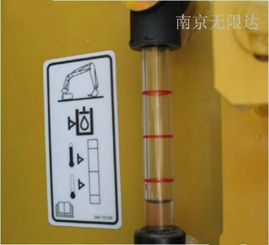 旋挖钻机液压油油位检查图例.jpg